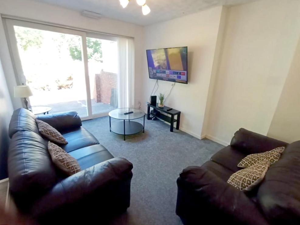 Cozy 4 Bedroom House In Smethwick With 4 Bathrooms Perfect For Contractors And Families برمنغهام المظهر الخارجي الصورة