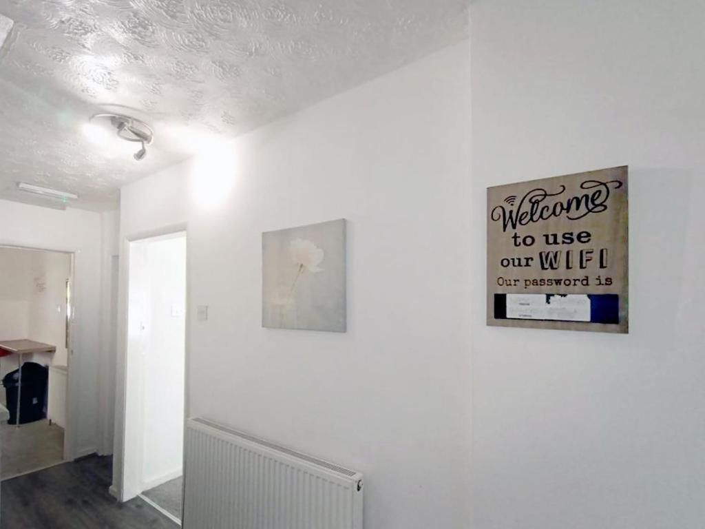 Cozy 4 Bedroom House In Smethwick With 4 Bathrooms Perfect For Contractors And Families برمنغهام المظهر الخارجي الصورة