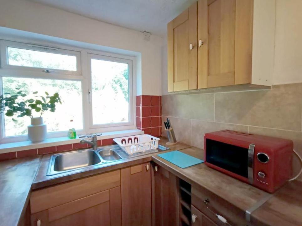 Cozy 4 Bedroom House In Smethwick With 4 Bathrooms Perfect For Contractors And Families برمنغهام المظهر الخارجي الصورة